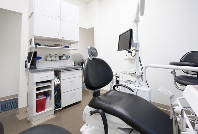 Dental treatment chair